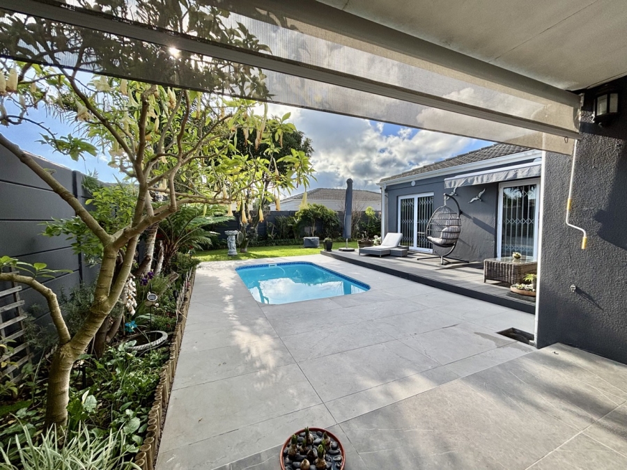 3 Bedroom Property for Sale in Sunningdale Western Cape
